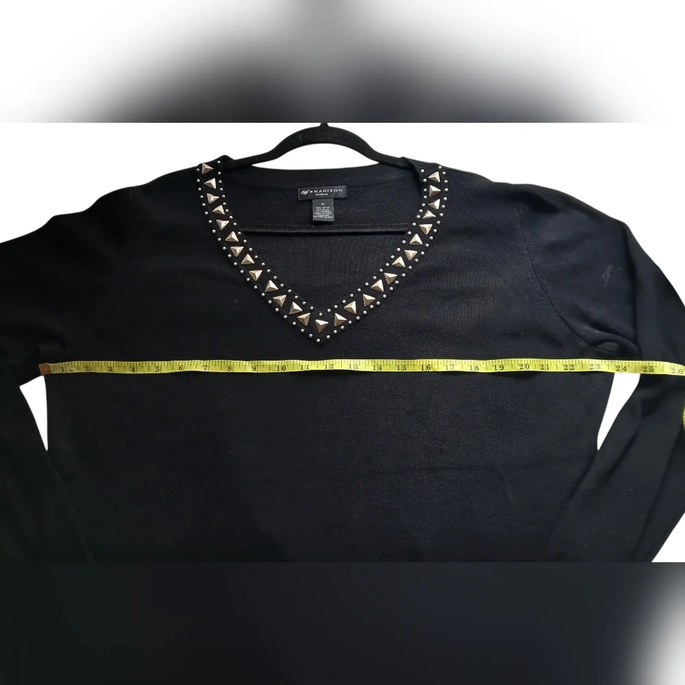 89th & Madison Women’s Black V-Neck Embellished Studded Blouse Top Size 1X EUC - Picture 3 of 4